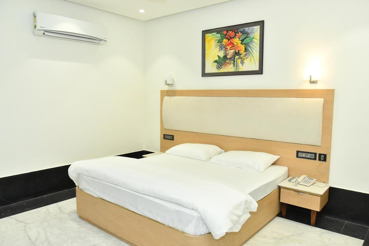 Maharaja Aggarsain Bhawan Hotel Hisar Bagian luar foto