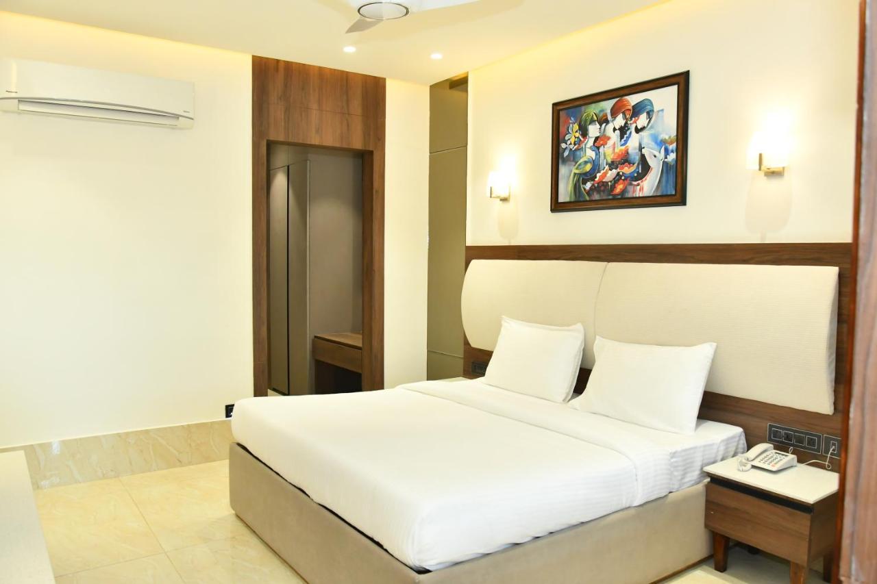 Maharaja Aggarsain Bhawan Hotel Hisar Bagian luar foto