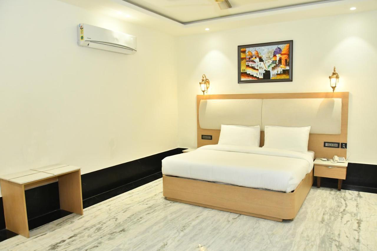 Maharaja Aggarsain Bhawan Hotel Hisar Bagian luar foto